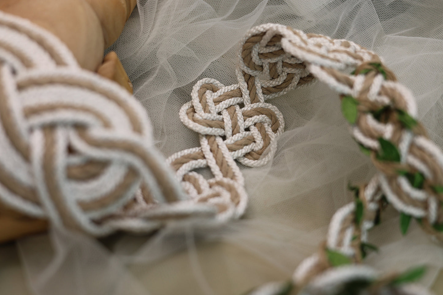 Nine Knot Natural White and Leafy