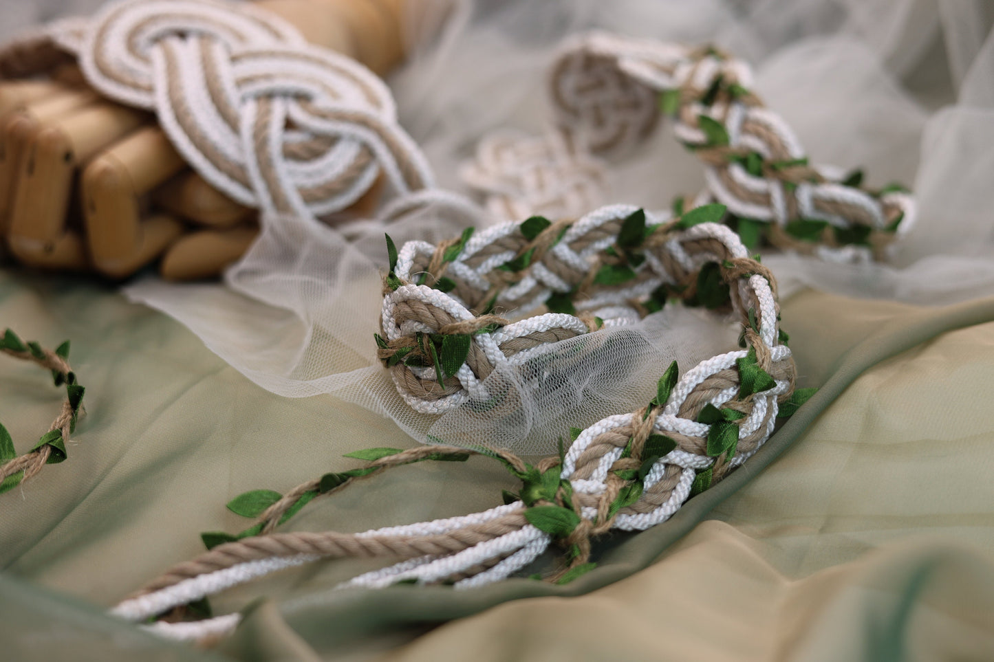 Nine Knot Natural White and Leafy