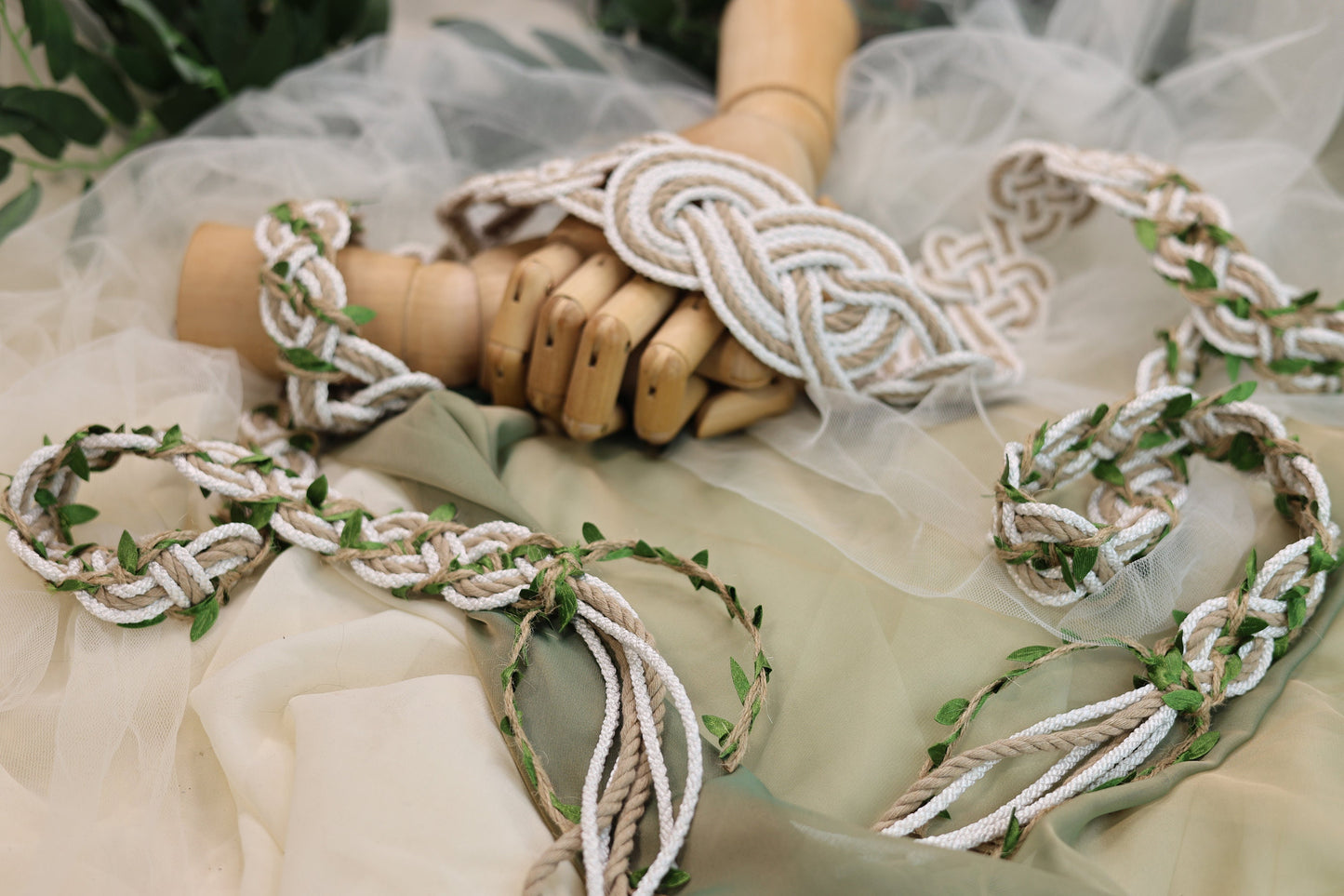 Nine Knot Natural White and Leafy