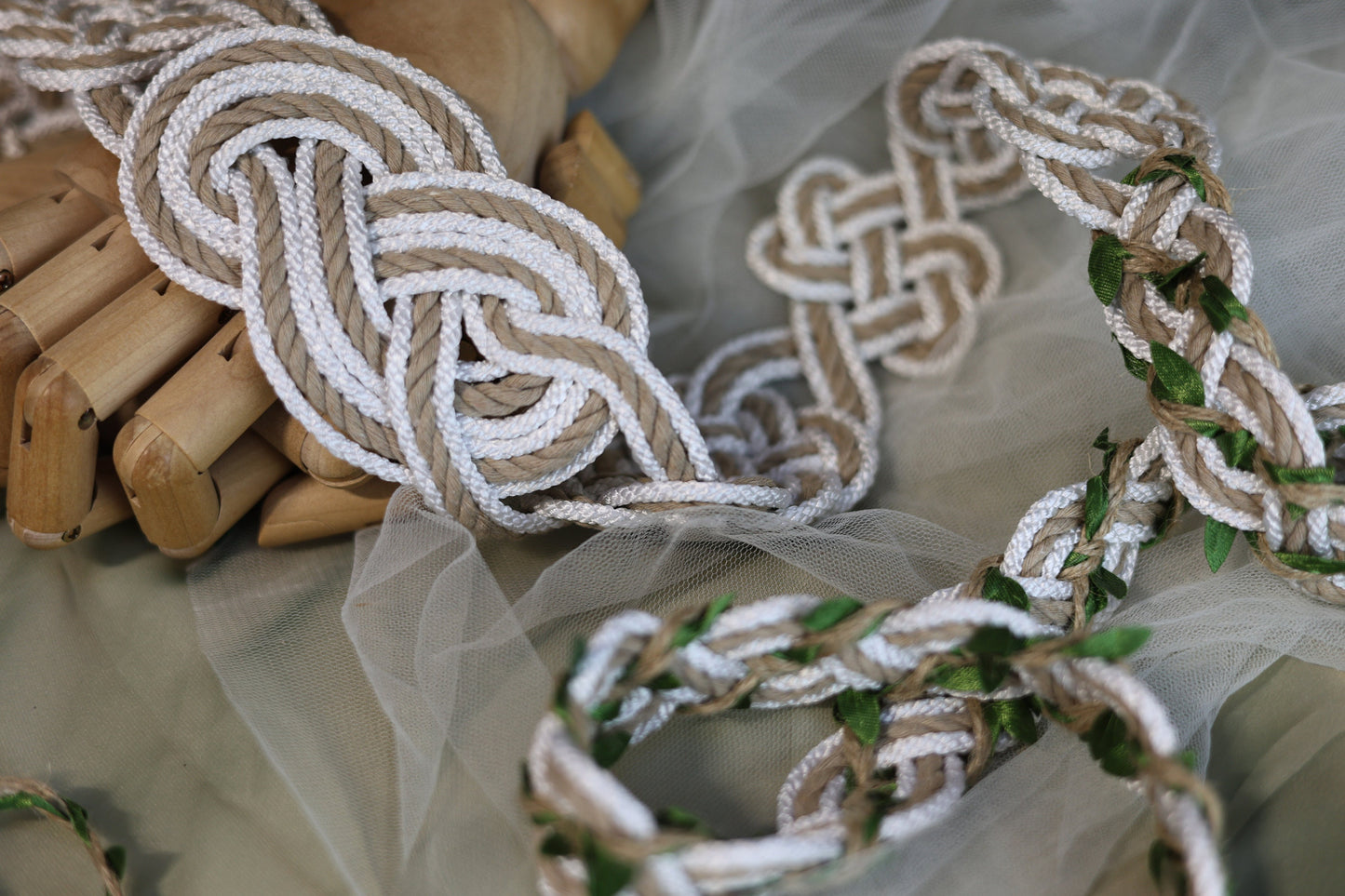Nine Knot Natural White and Leafy