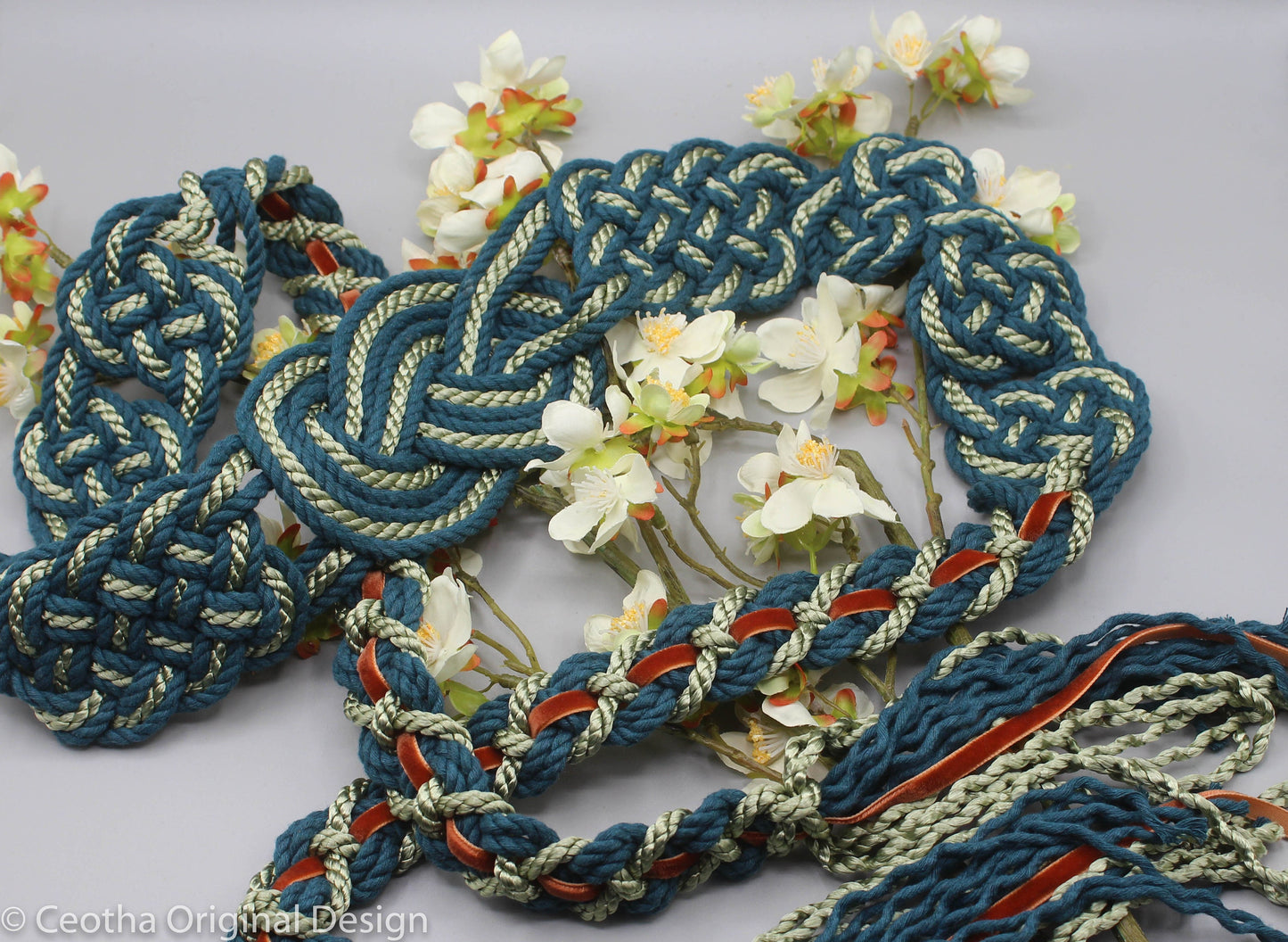 Nine Knot - Velvet Touch