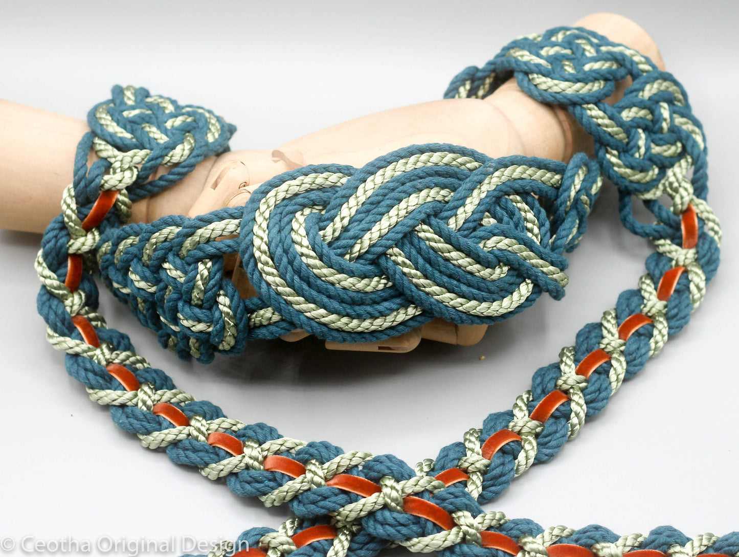 Nine Knot - Velvet Touch