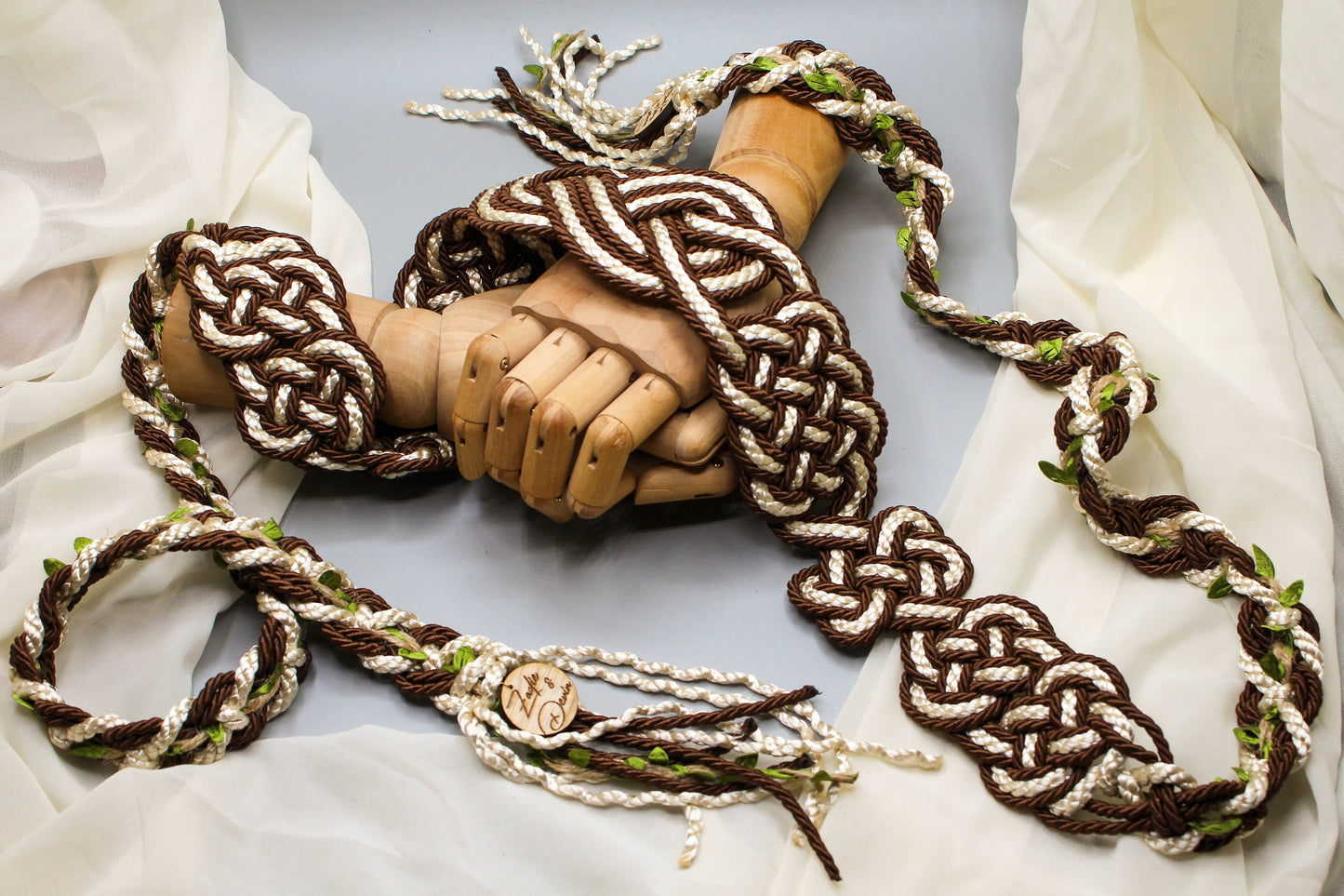 Nine Knot - Ivory Brown