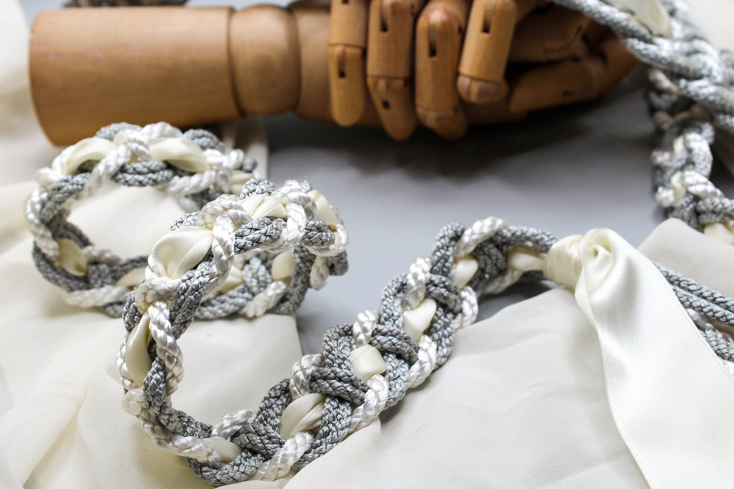 Nine Knot Prestige - White & Silver