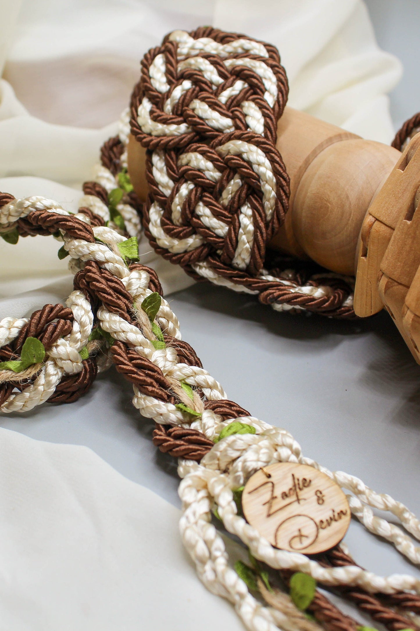 Nine Knot - Ivory Brown