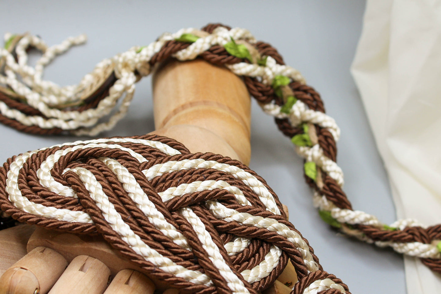 Nine Knot - Ivory Brown