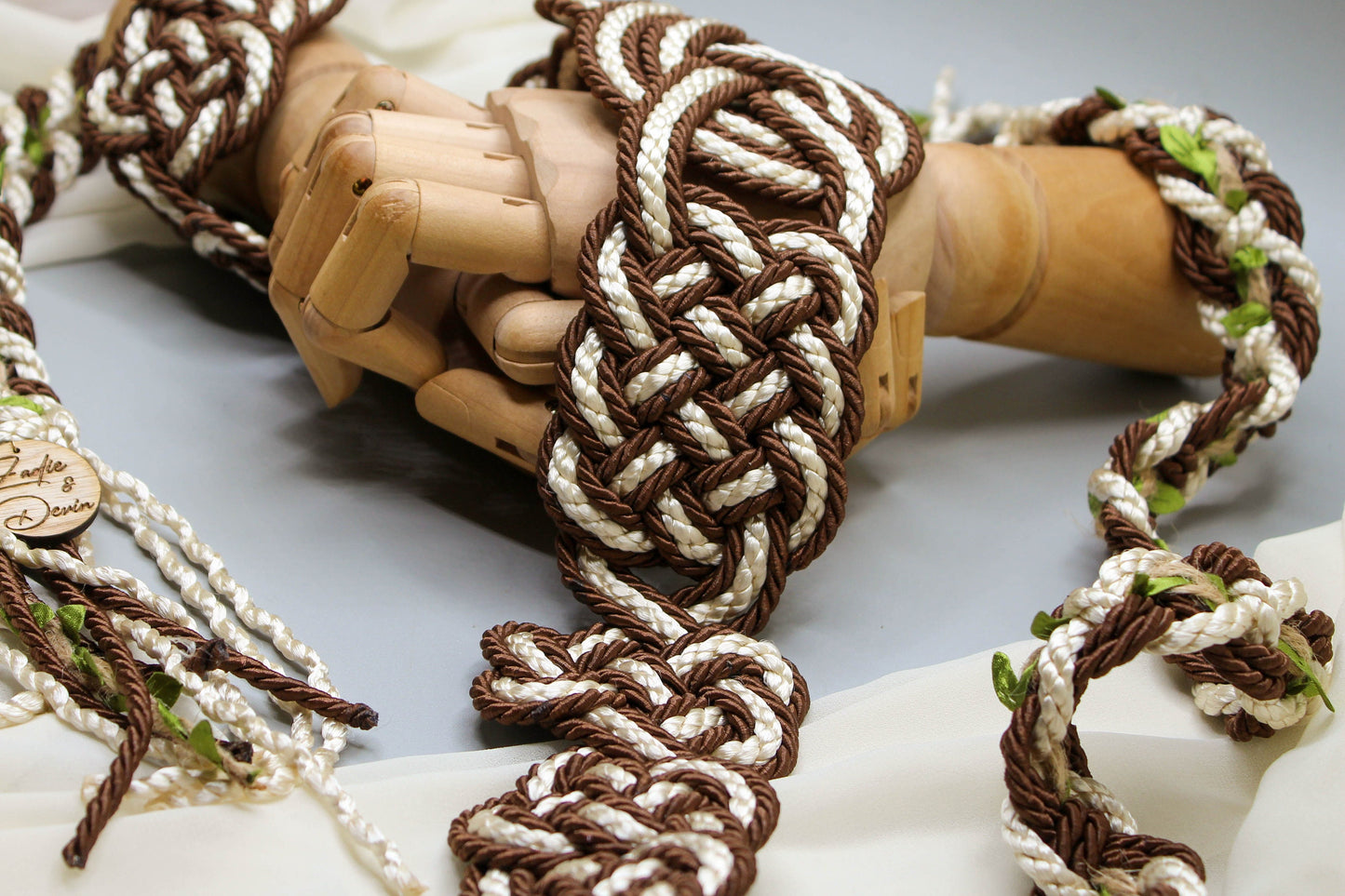 Nine Knot - Ivory Brown