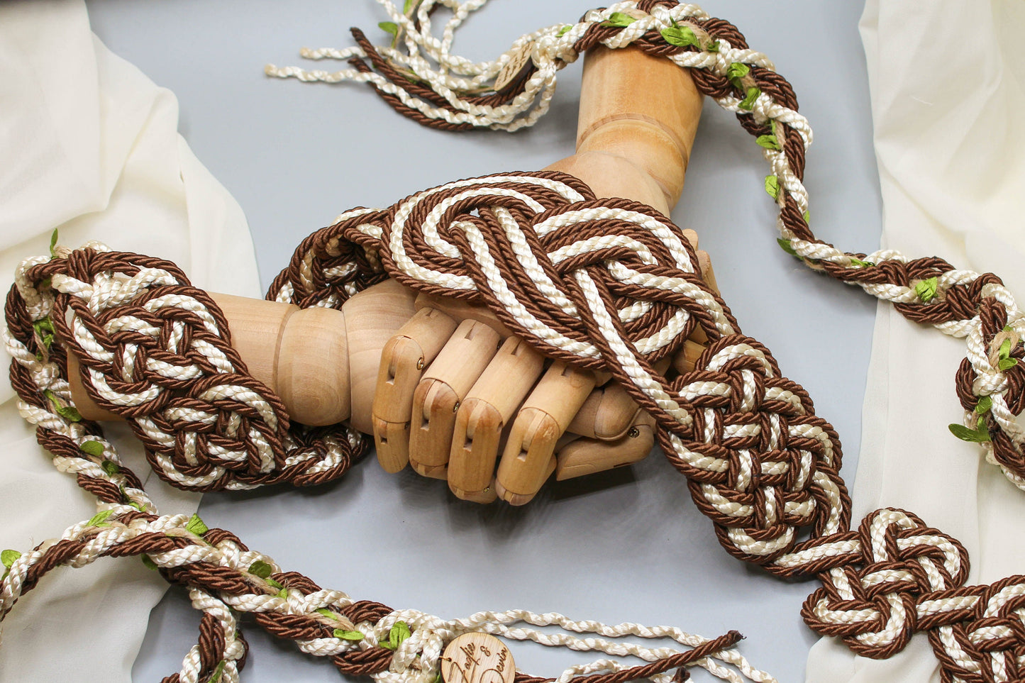 Nine Knot - Ivory Brown