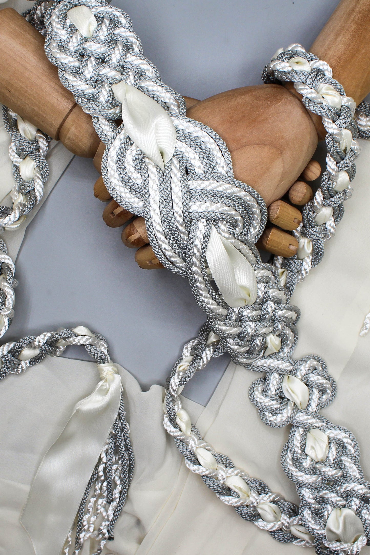 Nine Knot Prestige - White & Silver