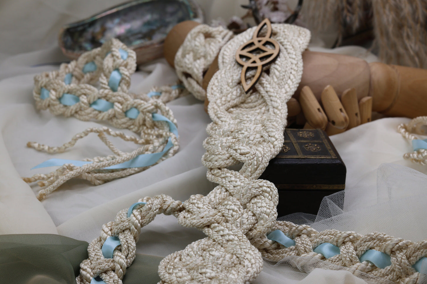 Nine Knot - Serch Bythol Bridal