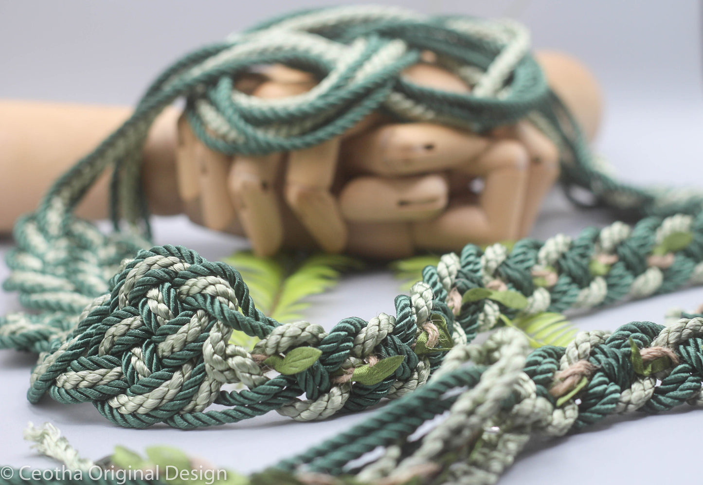 Nine Knot Infinity Tie - Leafy Green